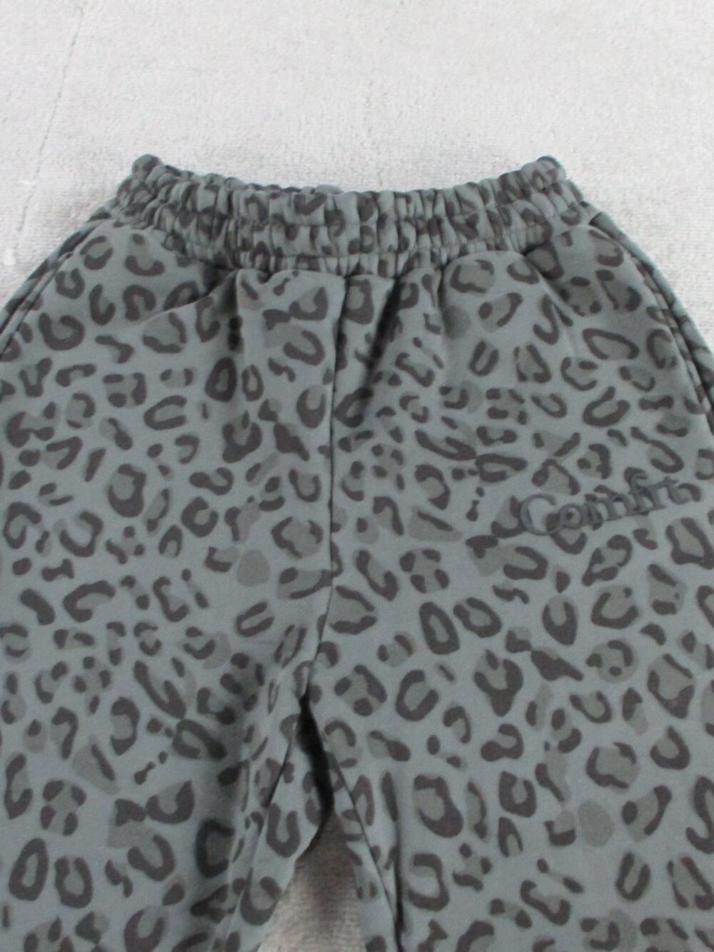 Comfrt Sweatpants Womens Small Panther Print Gray Black Minimalist Straight Leg - Picture 3 of 13